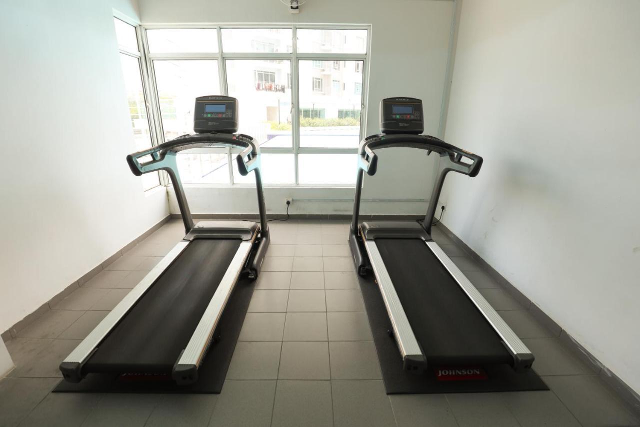 Cozy 3-Bedroom Condo With Pool - Seri Kembangan Exterior foto